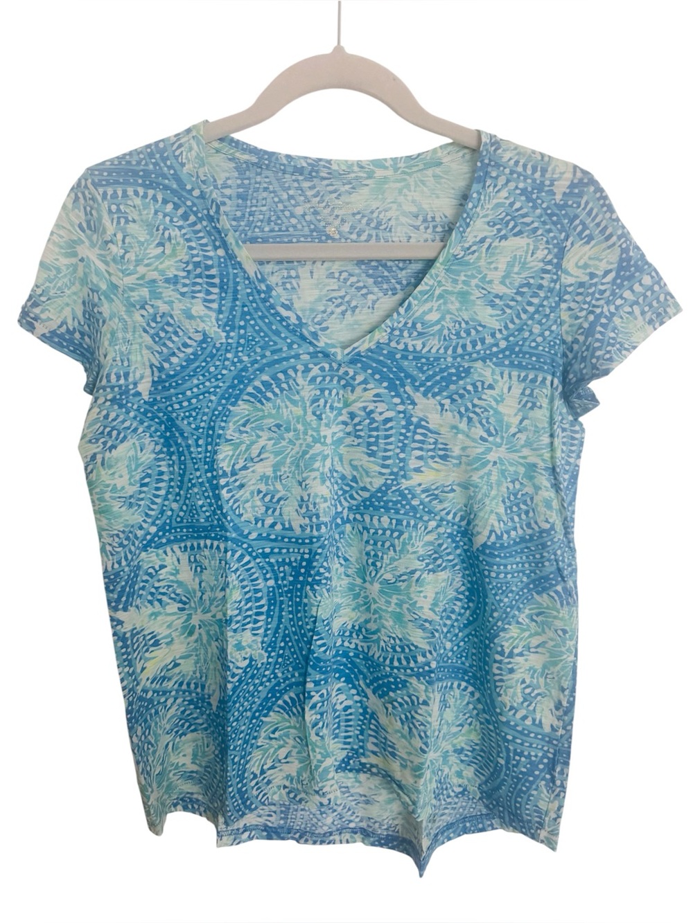 Lilly Pulitzer Etta Bennet Blue Tropic Like it’s Hot print tee.